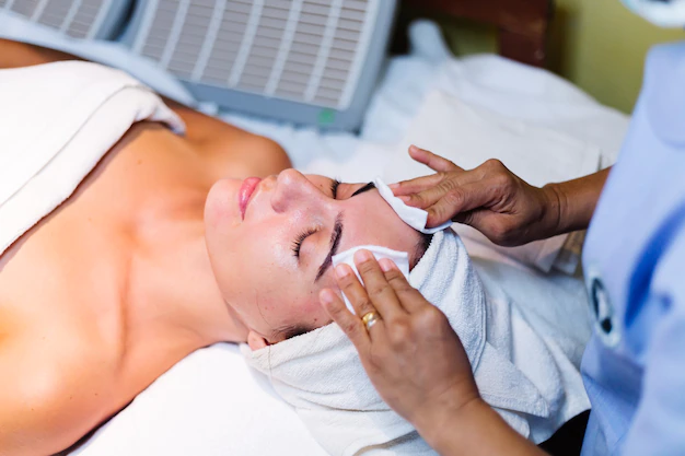 young-woman-lying-cosmetologist-s-table-during-rejuvenation-procedure_343596-77